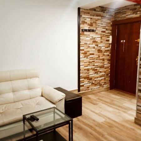Precioso Apartamento 3 Habitaciones. Con Patio. Camas Luaran gambar