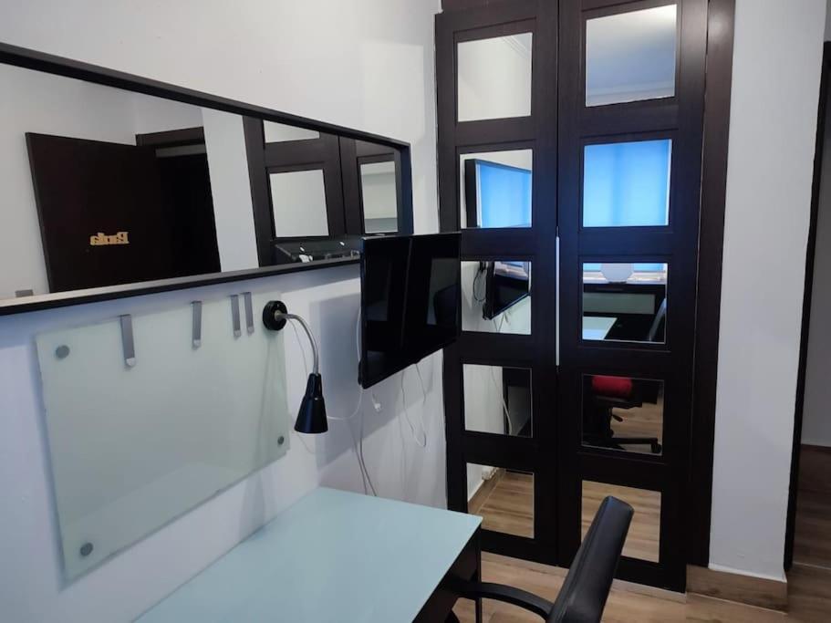 Precioso Apartamento 3 Habitaciones. Con Patio. Camas Luaran gambar