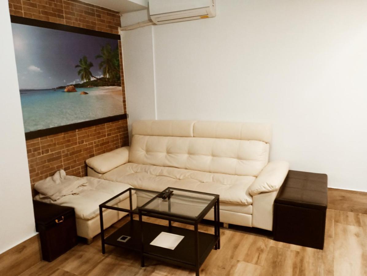 Precioso Apartamento 3 Habitaciones. Con Patio. Camas Luaran gambar