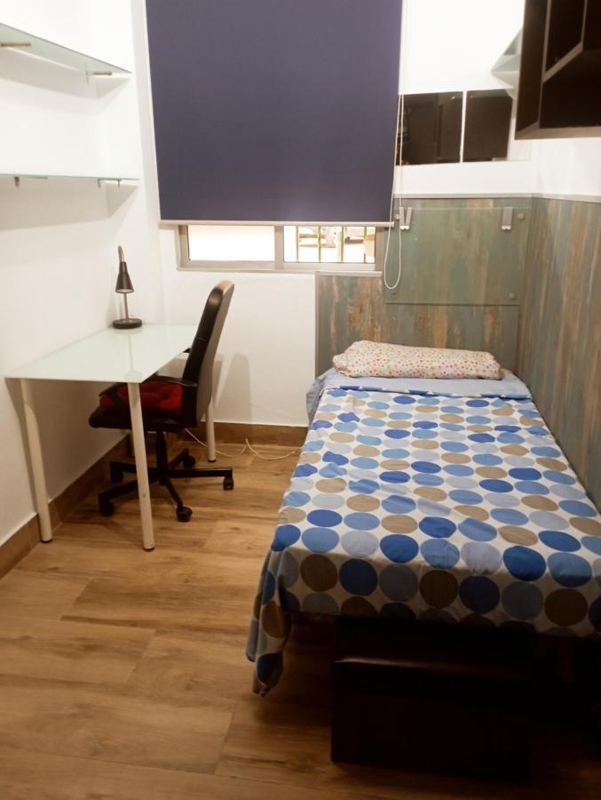 Precioso Apartamento 3 Habitaciones. Con Patio. Camas Luaran gambar