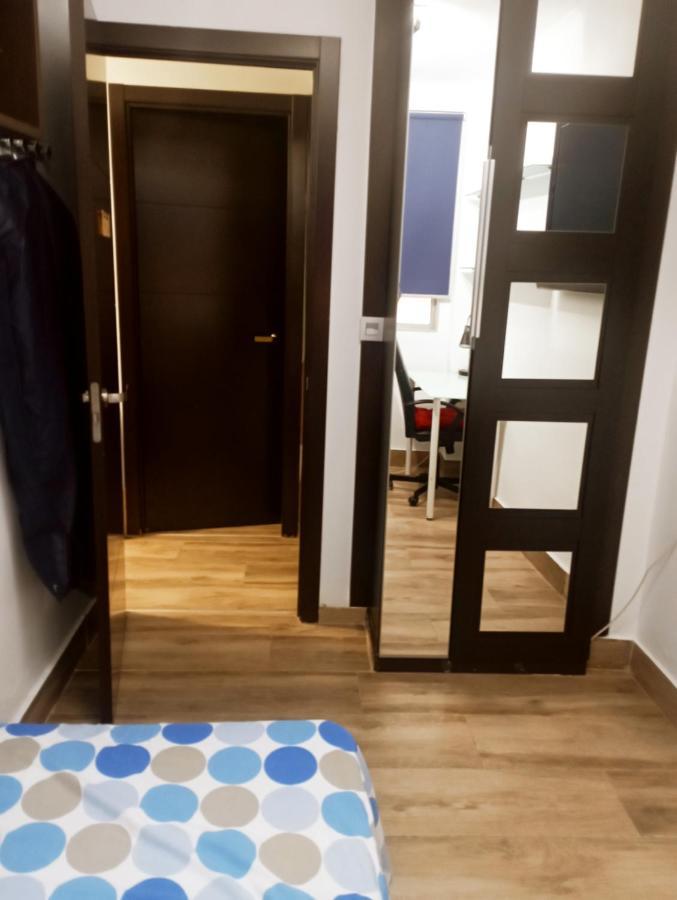 Precioso Apartamento 3 Habitaciones. Con Patio. Camas Luaran gambar